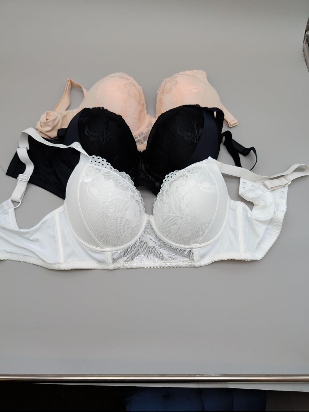 Underwire Bra 38B Beige Full Coverage Floral Lace White, Black, and Nude